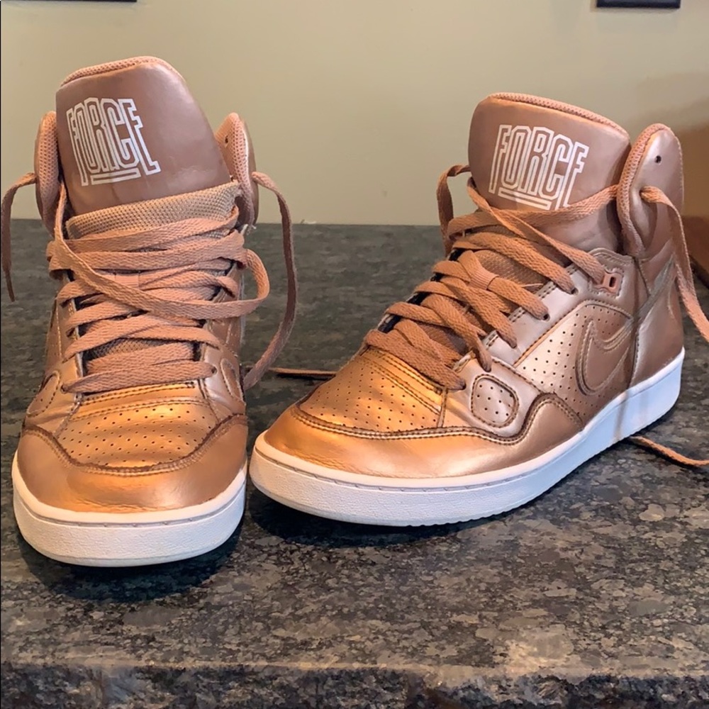 Women’s Nike Son of Force